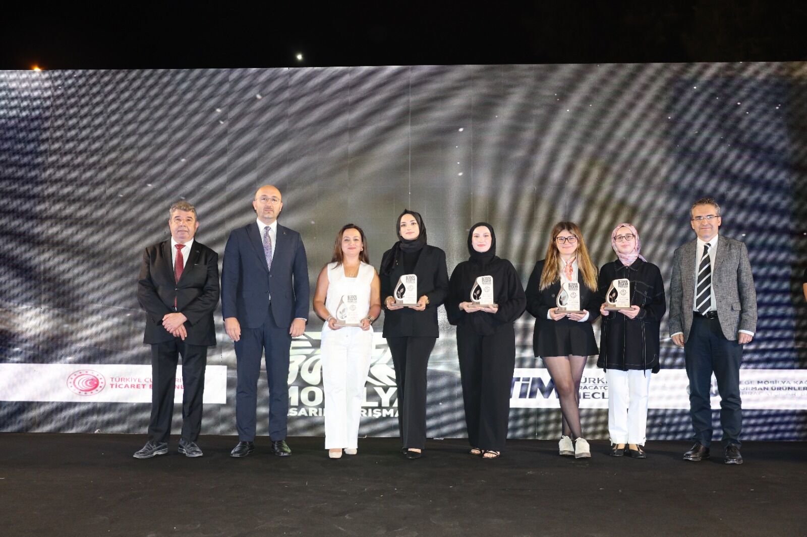 Mobilya Sektöründe ‘Ezber Bozan’ Tasarımlara Ödül (6)