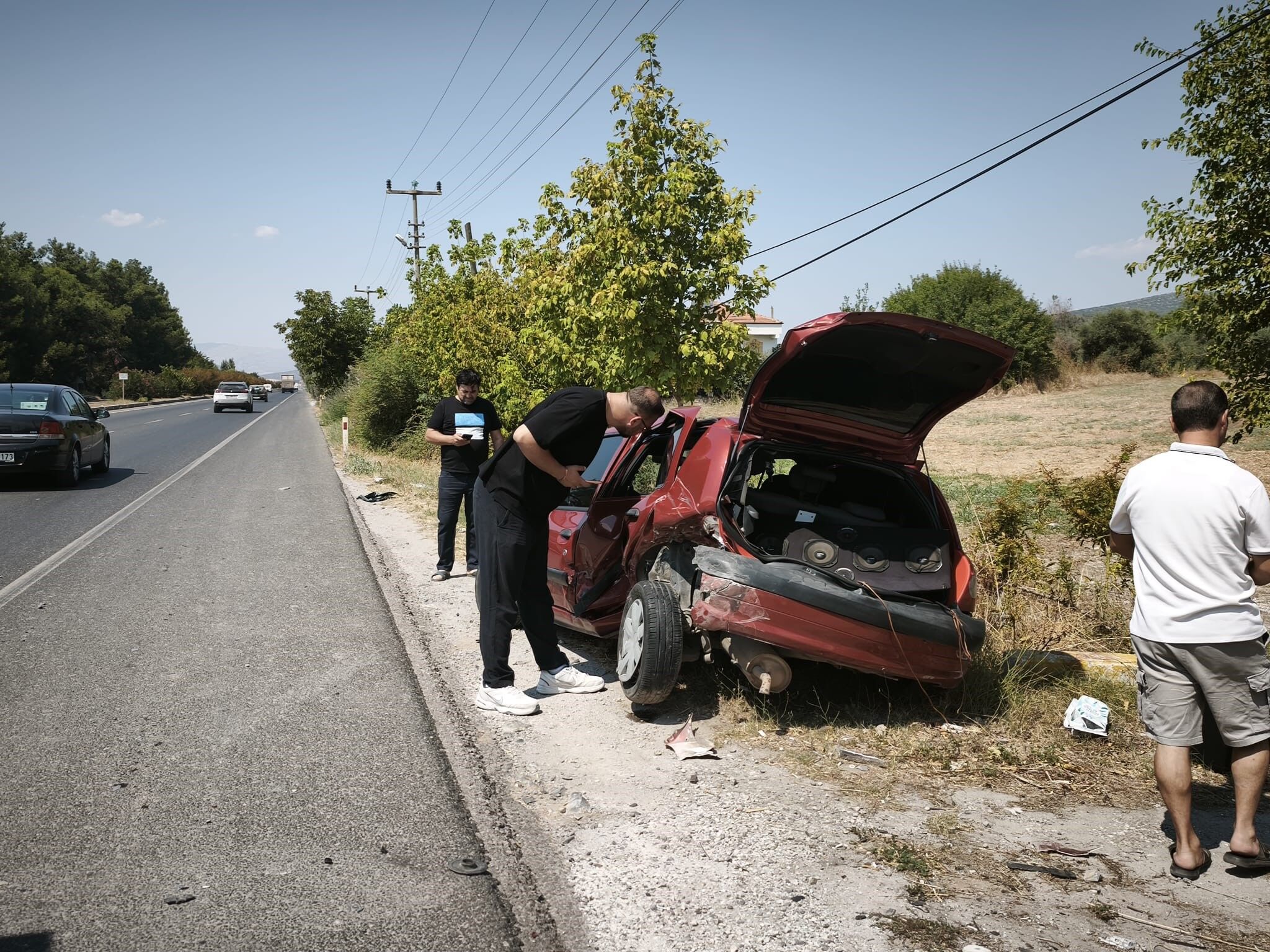 Muğla’da Iki Otomobil Çarpıştı 2 Kişi Hastaneye Kaldırıldı (2)