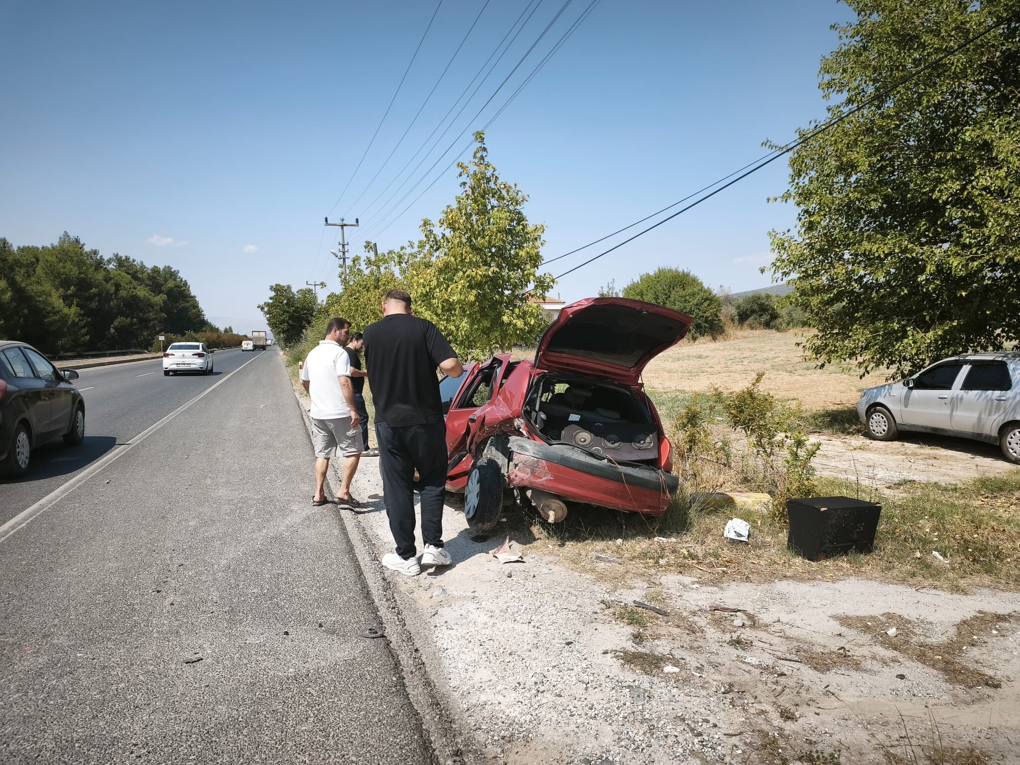Muğla’da Iki Otomobil Çarpıştı 2 Kişi Hastaneye Kaldırıldı (3)