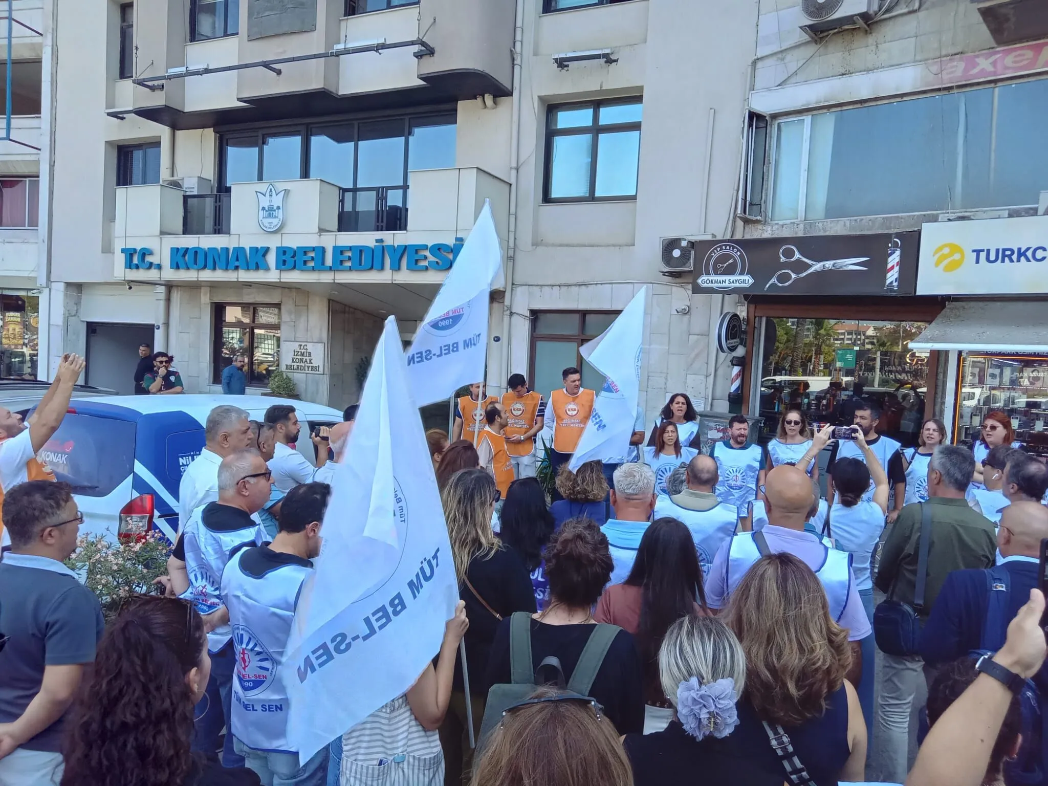 Ödeme Yapılmazsa Her Gün Eylem Var Konak'ta Alacak Eylemi (2)-1