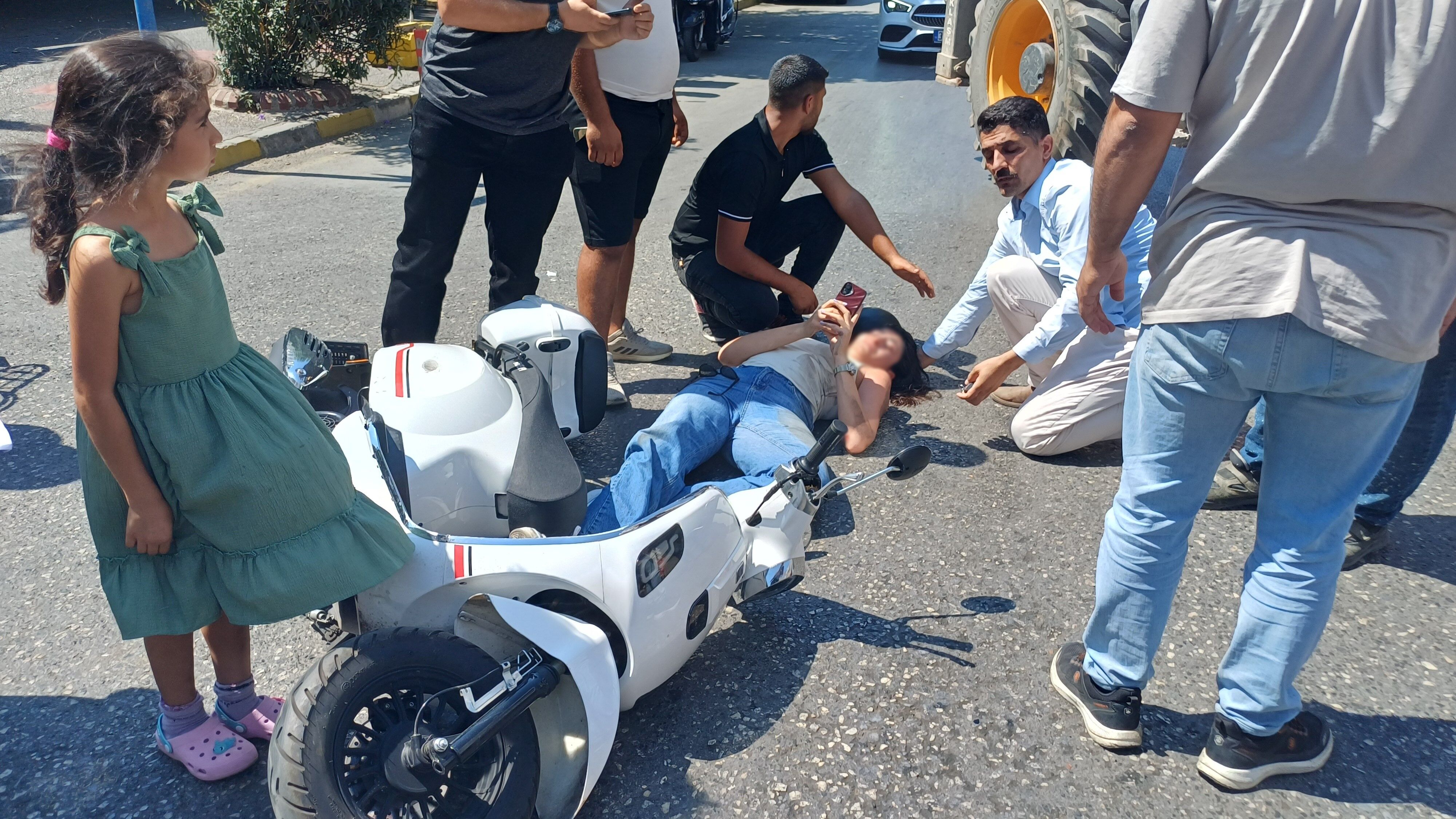 Panik Yapan Motosikletli Metrelerce Sürüklendi (2)