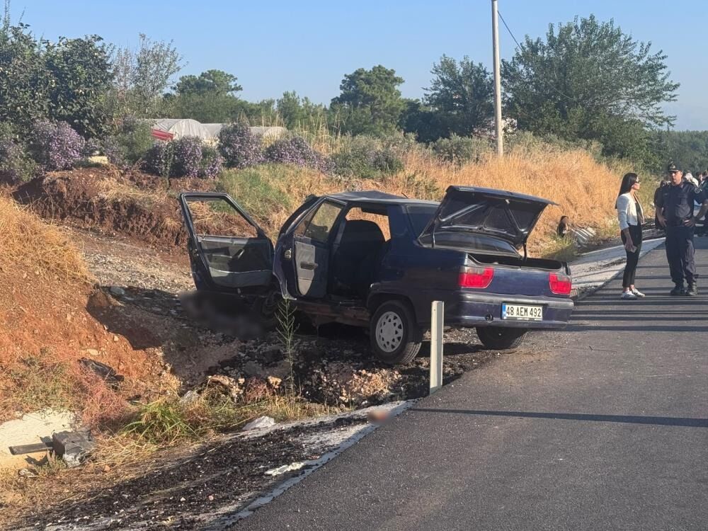 Seydikemer’de Otomobil Yoldan Çıktı 2 Ölü 25
