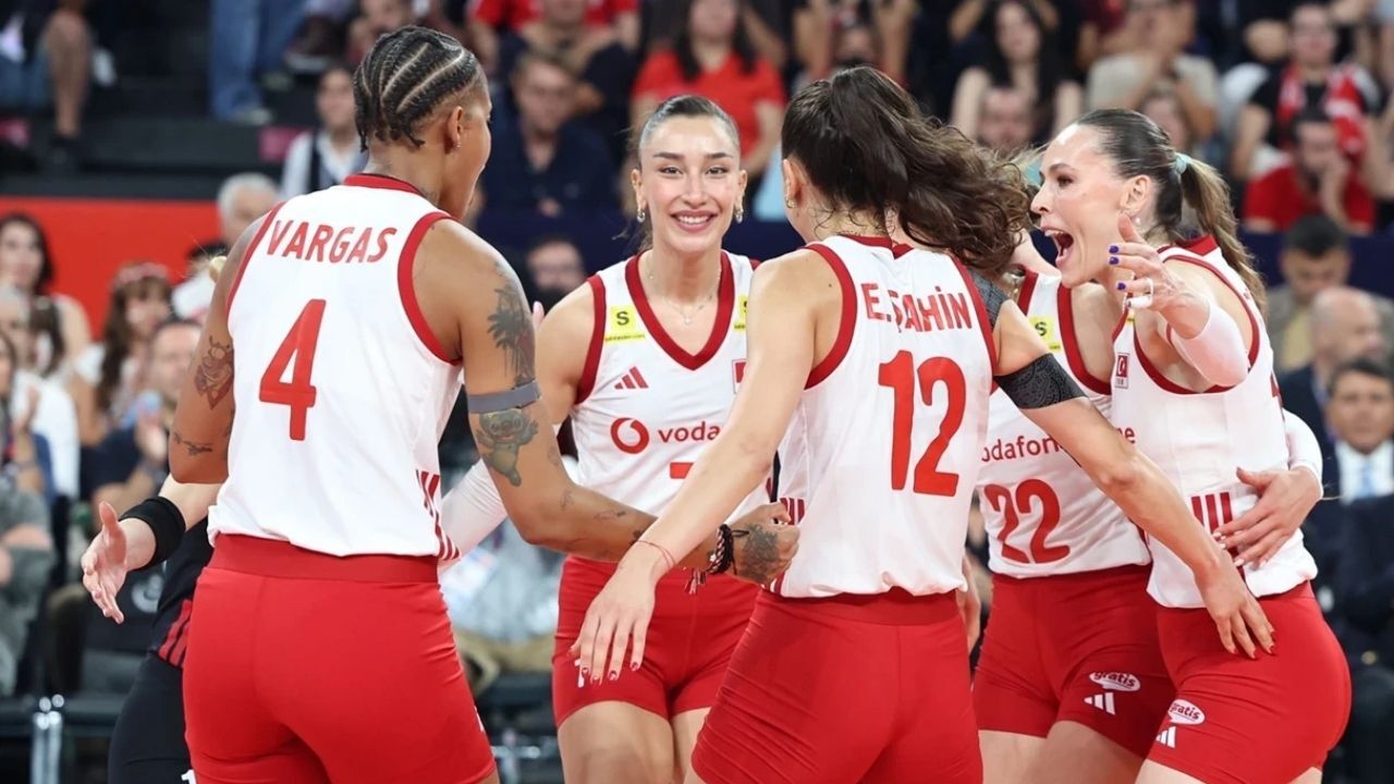 Avrupa Şampiyonası'nda dev kapışma: Filenin Sultanları Sırbistan önünde fırtına gibi