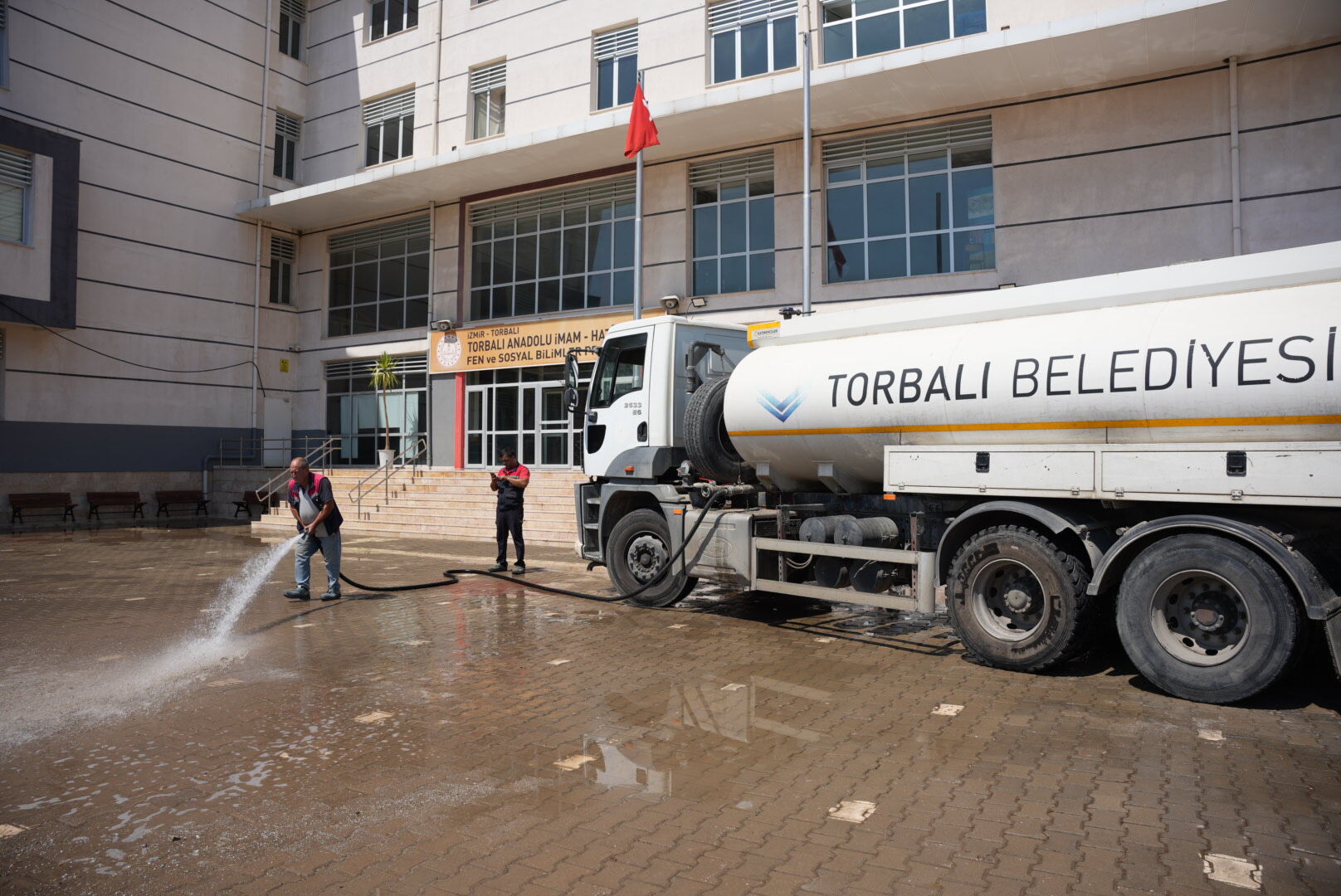 Torbalı Belediyesi Hafta Sonu Da Sahada Ekipler Dört Koldan Çalışıyor (3)