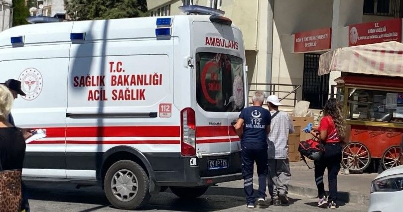 Tren Yoluna Atlayarak Canına Kıymak Istedi Ekipler Son Anda Yetişti (3)
