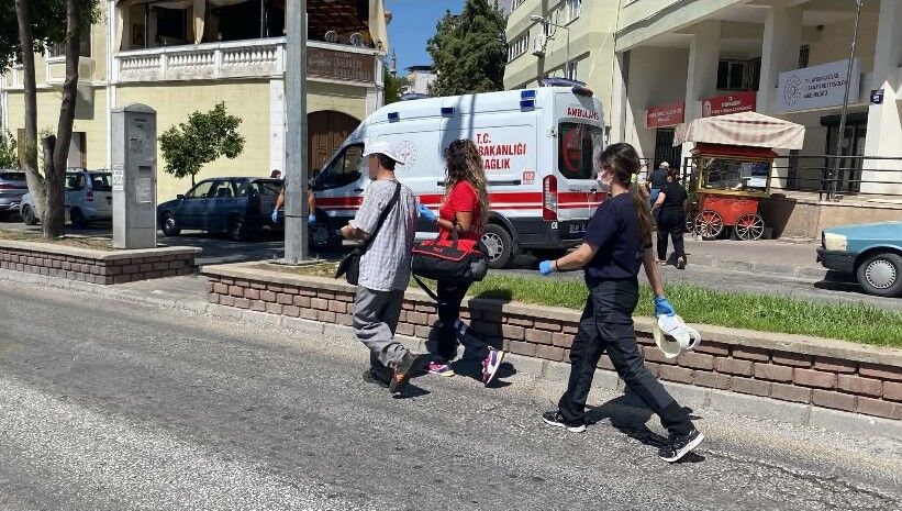 Tren Yoluna Atlayarak Canına Kıymak Istedi Ekipler Son Anda Yetişti (4)