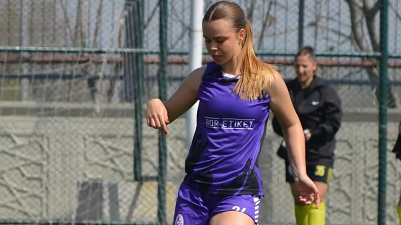 Turgutluspor'un Teknik Direktörlük Koltuğuna 22 Yaşındaki Zeynep Mestan Oturdu Zeynep Mestan Kimdir (4)