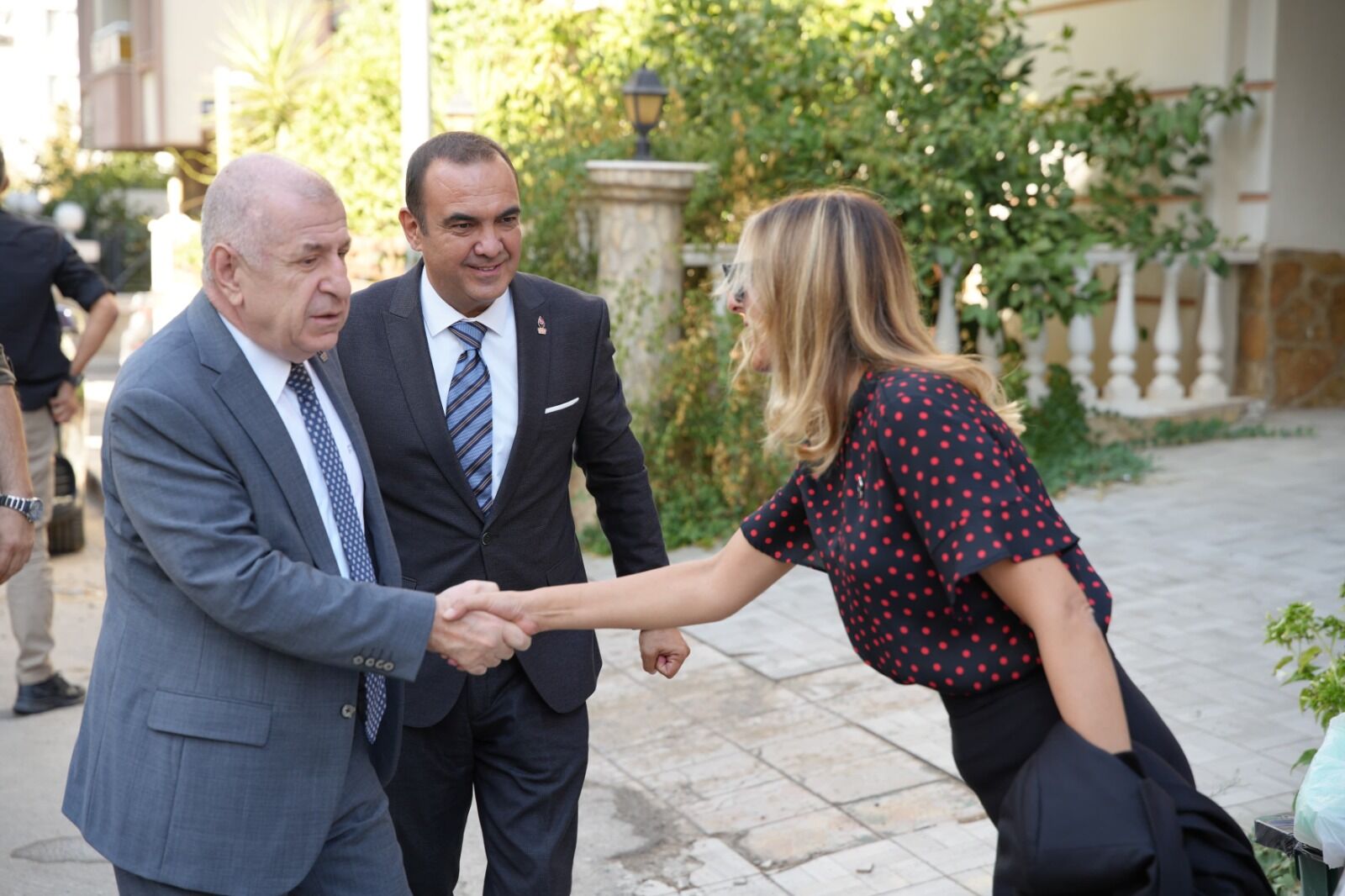 Ümit Özdağ İzmir’de İlk Durak Şehit Ailesi, Ikinci Durak Özfatura Ailesi (2)
