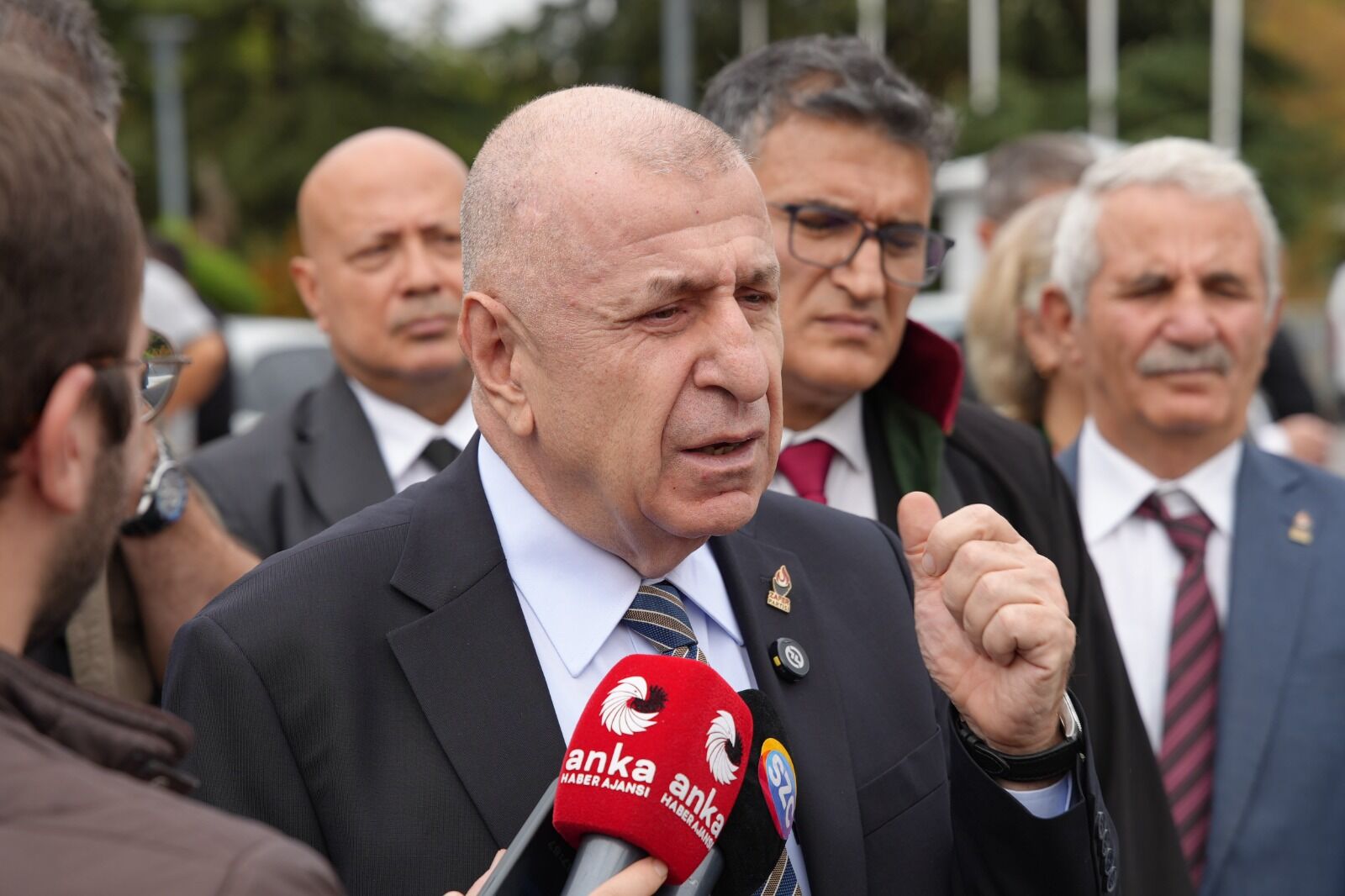 Ümit Özdağ’dan Iki Dilli Tabelalar Için Suç Duyurusu Anayasa Açıkça Çiğneniyor! (1)