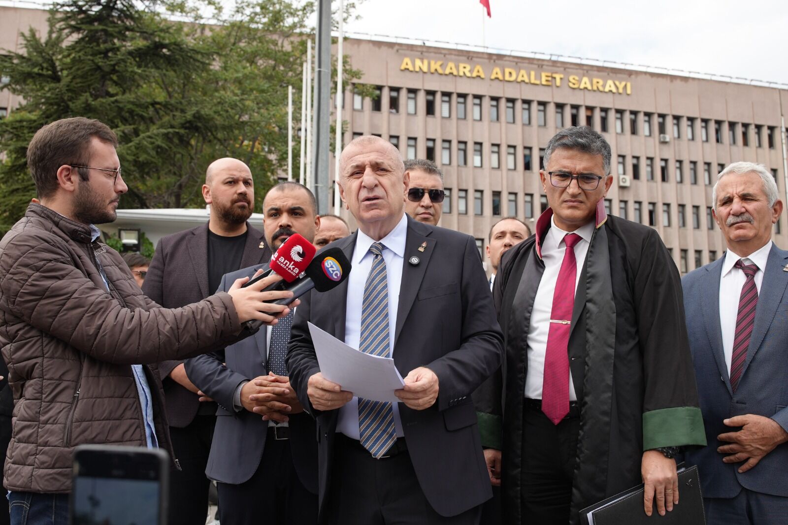 Ümit Özdağ’dan Iki Dilli Tabelalar Için Suç Duyurusu Anayasa Açıkça Çiğneniyor! (2)