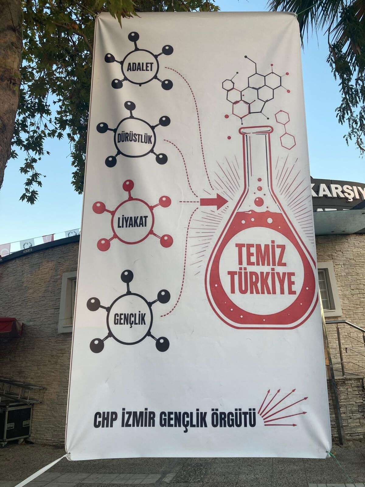 Acılı aileler İzmir’de Kemal Kılıçdaroğlu ile bir araya geldi-1