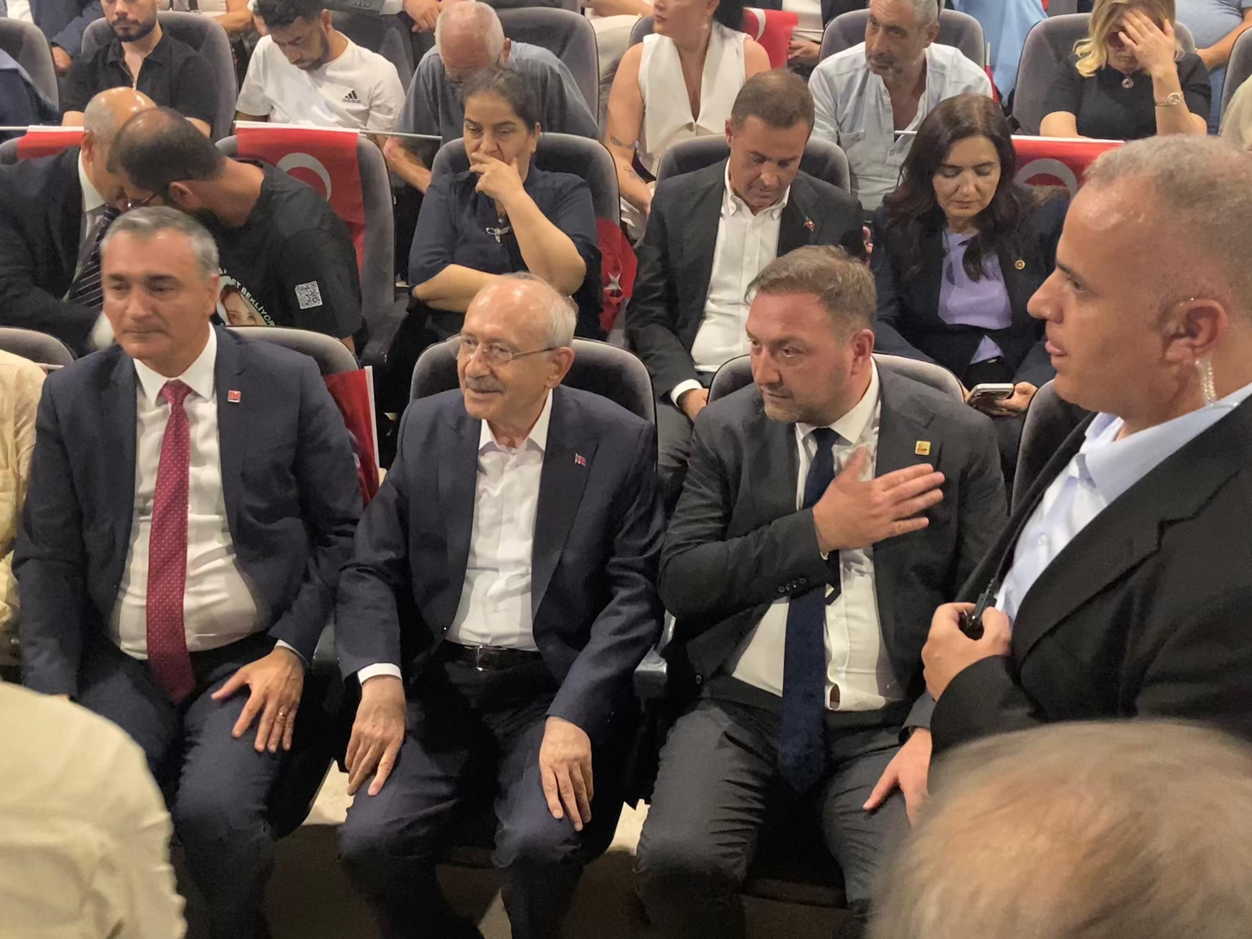 Acılı aileler İzmir’de Kemal Kılıçdaroğlu ile bir araya geldi-2