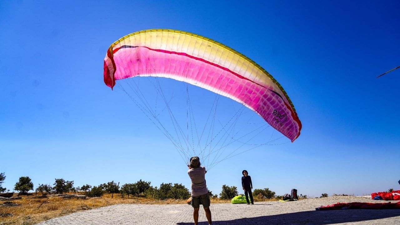 Yamaç Paraşütü Sporcuları, Tire’de Festivalde Buluştu7