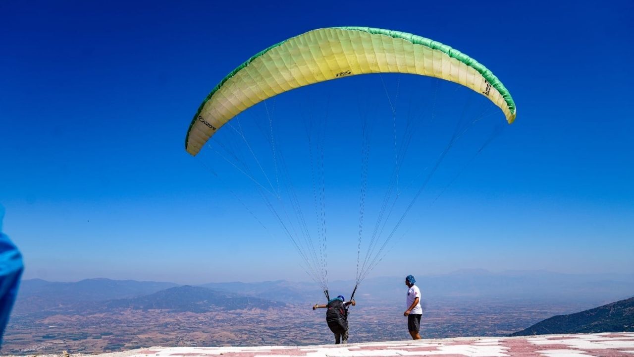 Yamaç Paraşütü Sporcuları, Tire’de Festivalde Buluştu8