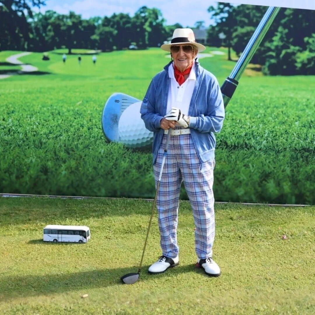 96 Yaşındaki Rahmi Koç'un Golf Kombini (1)