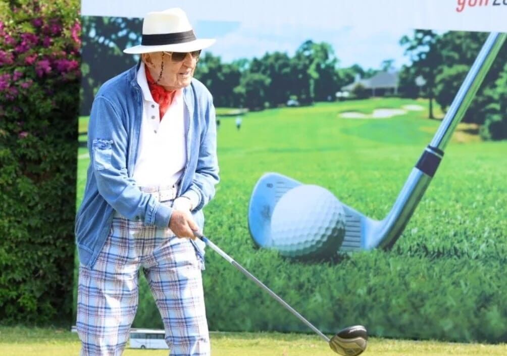 96 yaşındaki Rahmi Koç'un golf kombini
