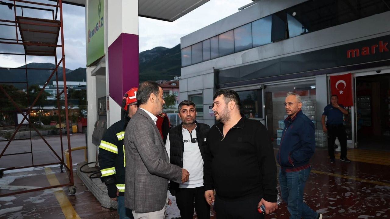 Başkan Çavuşoğlu'ndan Akaryakıt Istasyonuna Geçmiş Olsun Ziyareti2