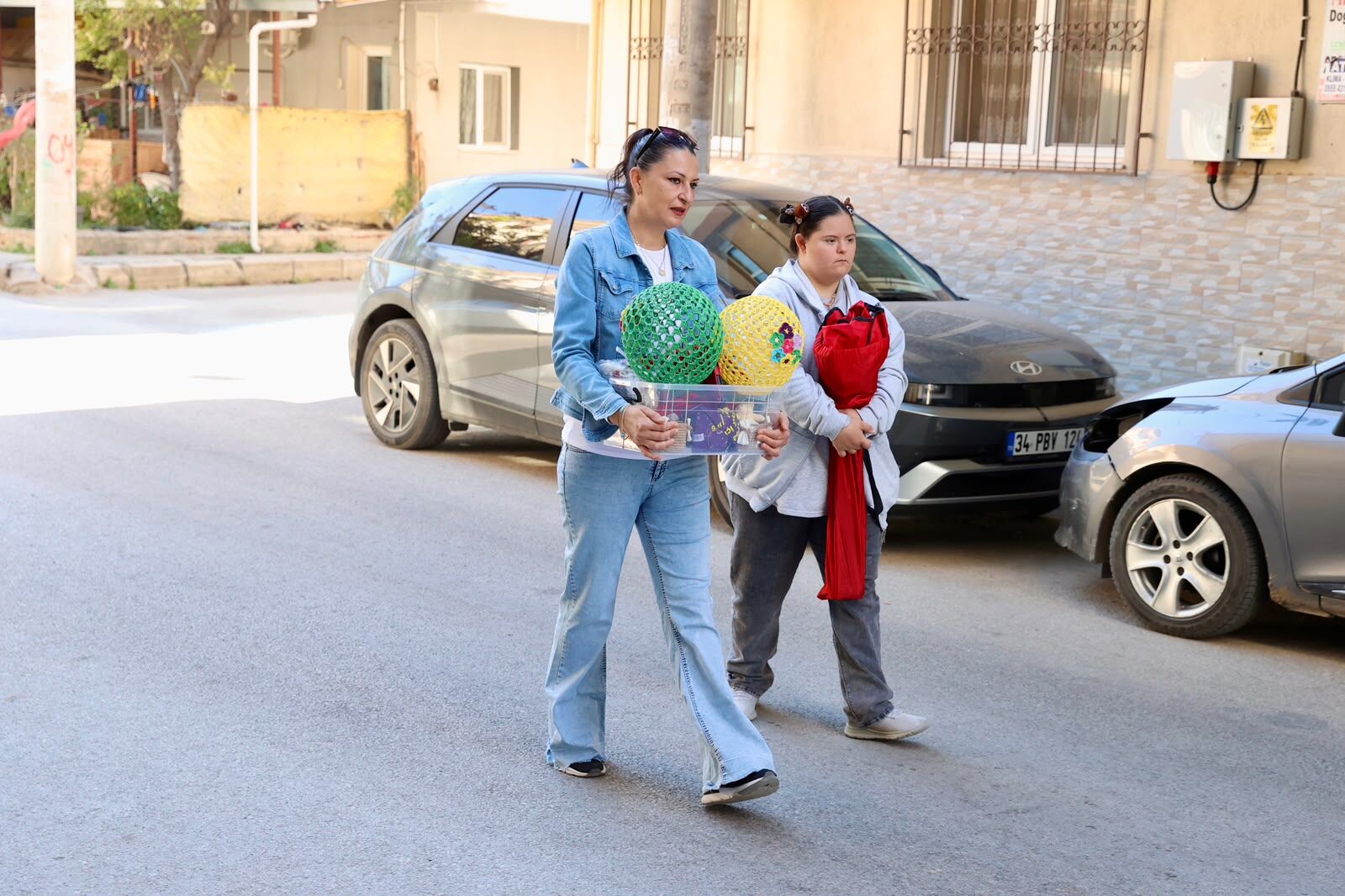 Buca El Emeği Pazarı’nda Engel Tanımayan Sevgi Tuğba Ve Annesinin Pazar Mesaisi (4)