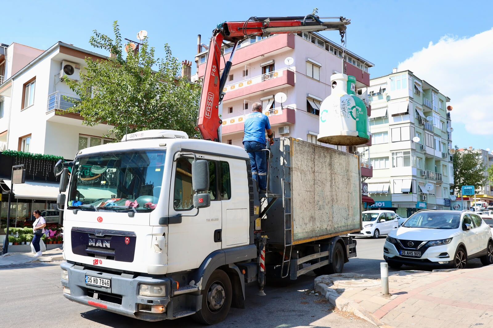 Buca’da Cam Atıklar Ekonomiye Kazandırıldı Başkan Vekili Benzer’den Komşulara Çağrı (2)