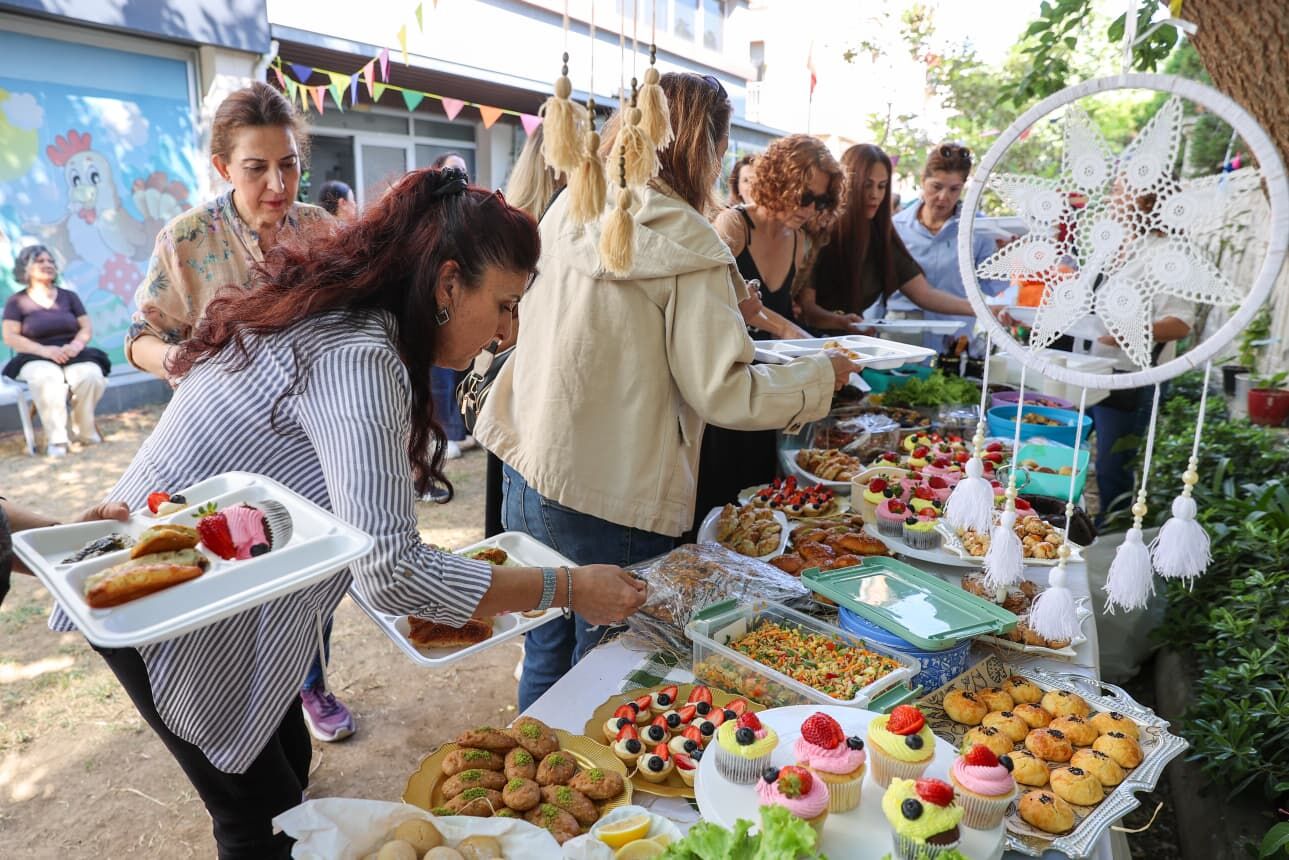 Buca’da Kursiyerlerden Renkli Bahçe Buluşması El Emeği Göz Nuru Ürünler Görücüye Çıktı! (5)