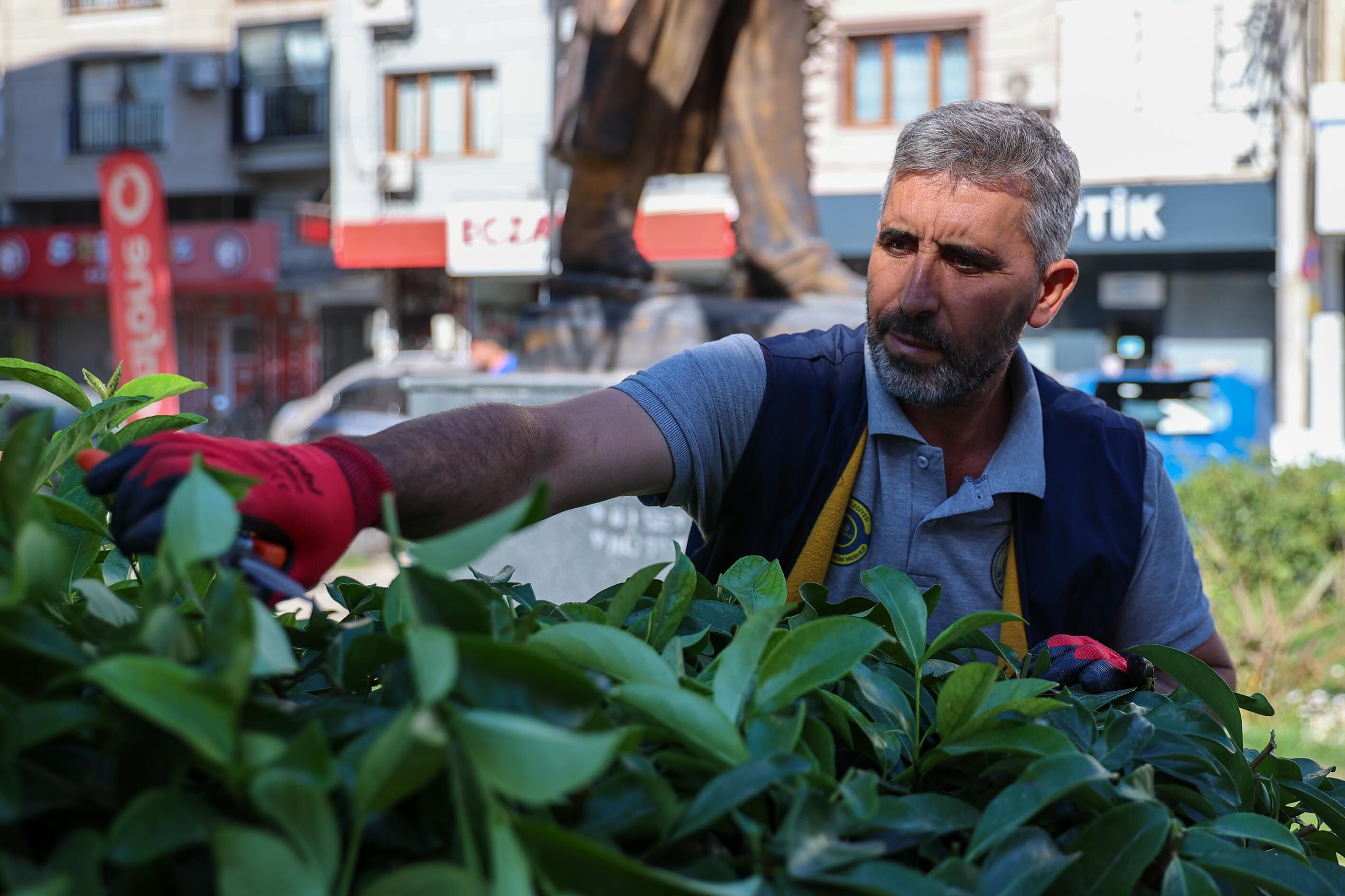 Buca’nın Yeşil Alanları Nefes Alıyor 12 Ay Boyunca Planlı Bakım Dönemi (3)