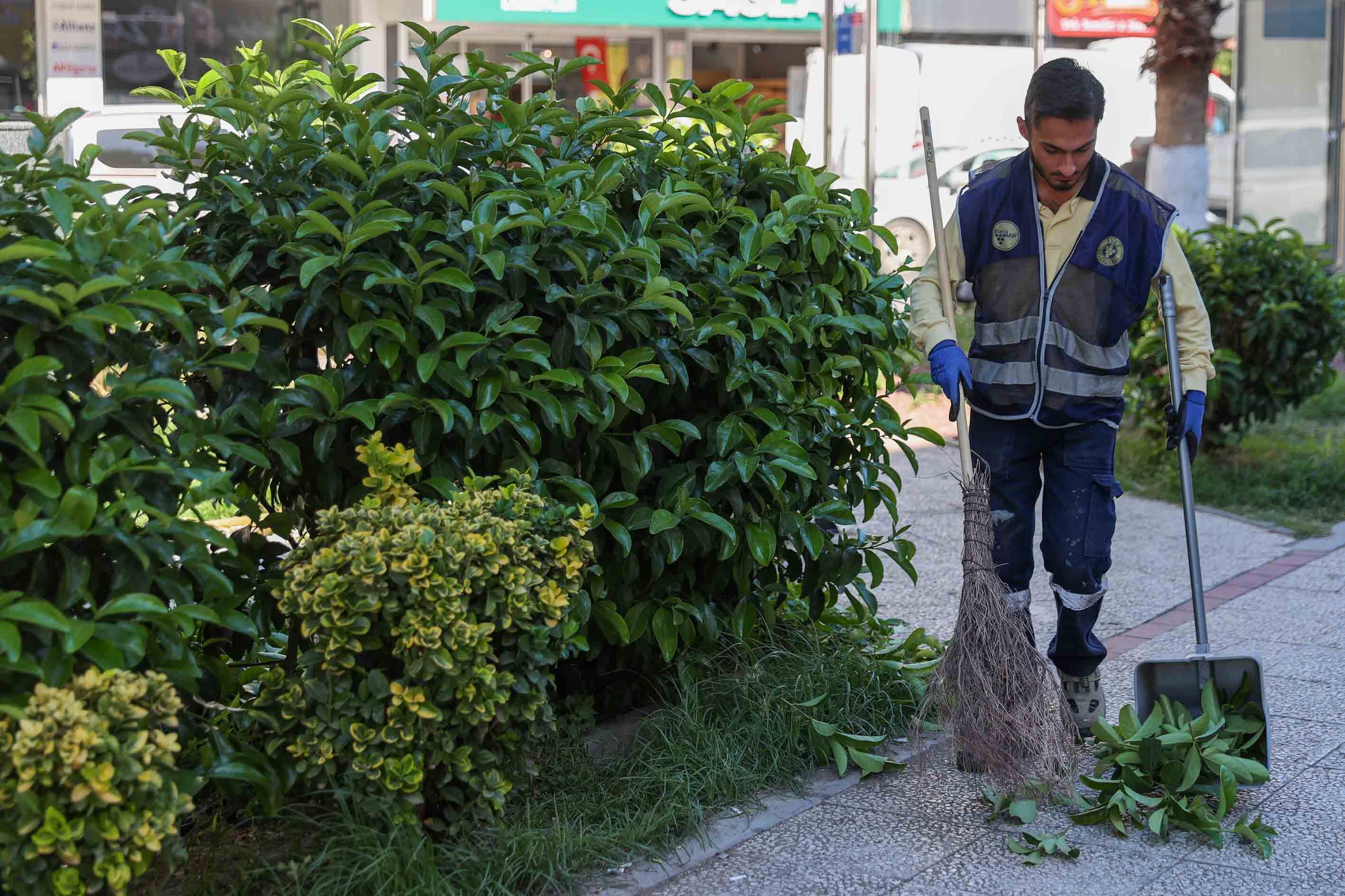 Buca’nın Yeşil Alanları Nefes Alıyor 12 Ay Boyunca Planlı Bakım Dönemi (4)