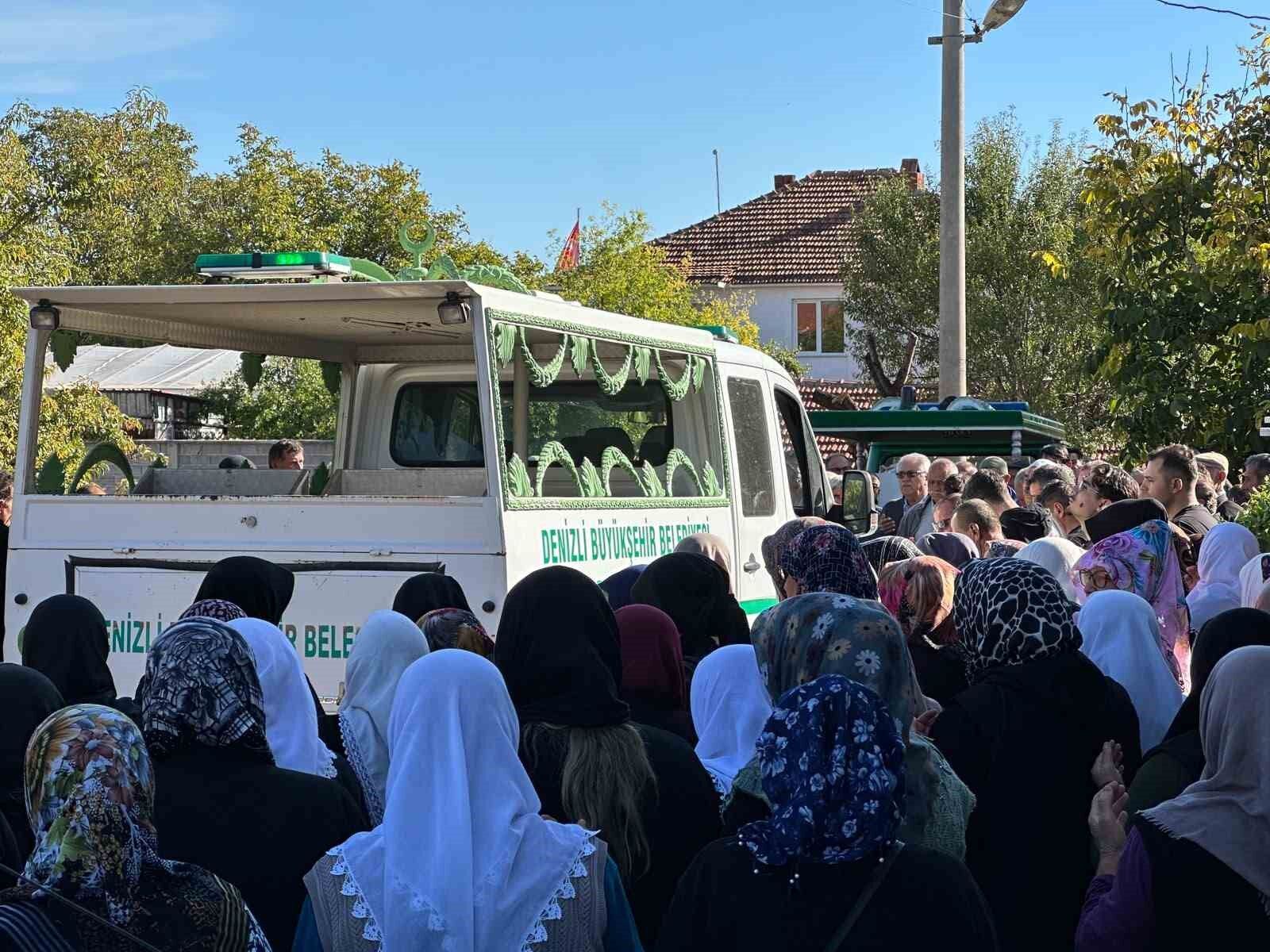Denizlide Ölen Çift Uşakta Topraga Verildi (2)