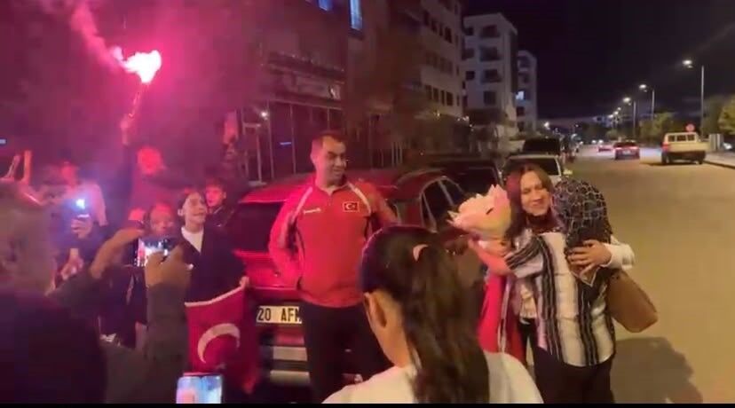 Dünya Ikincisi Coşkulu Karşılama (2)