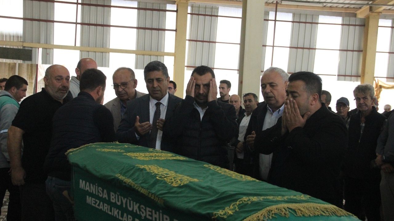 Hayatını Kaybeden Madenci Ömer Karakaya Toprağa Verildi3
