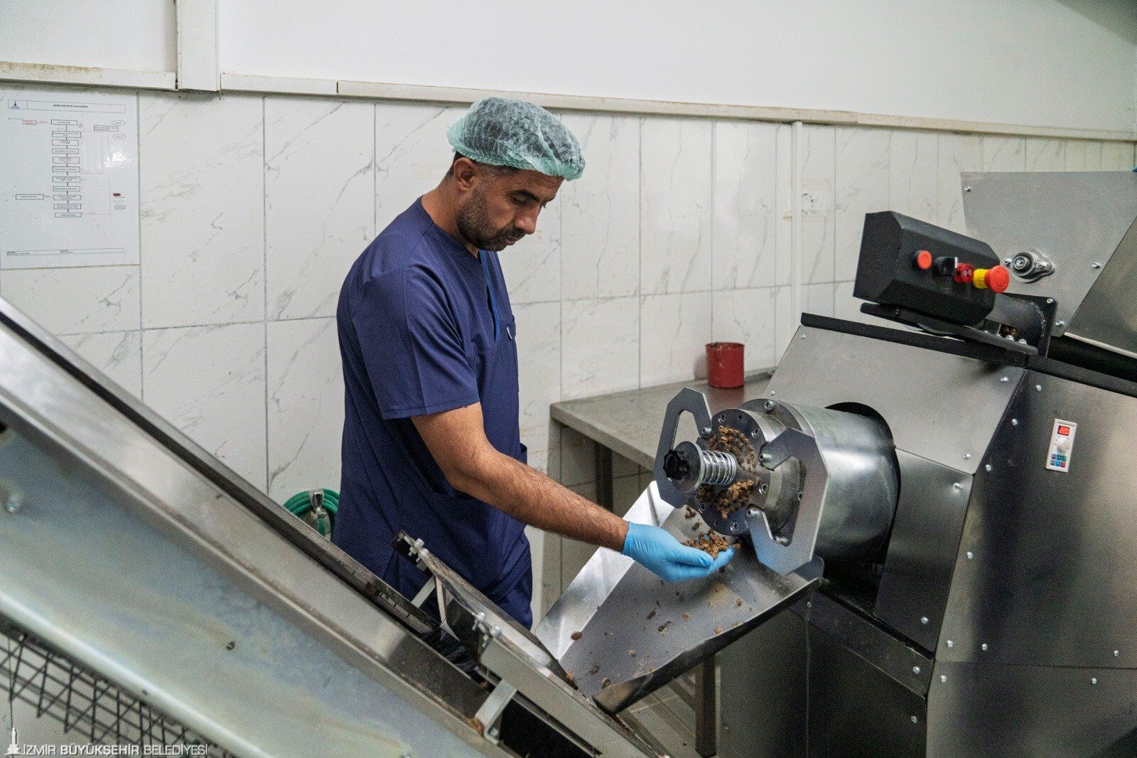 Hedef Günde 1 Ton İzmir Sahipsiz Hayvanlar Için Mamasını Üretecek (4)