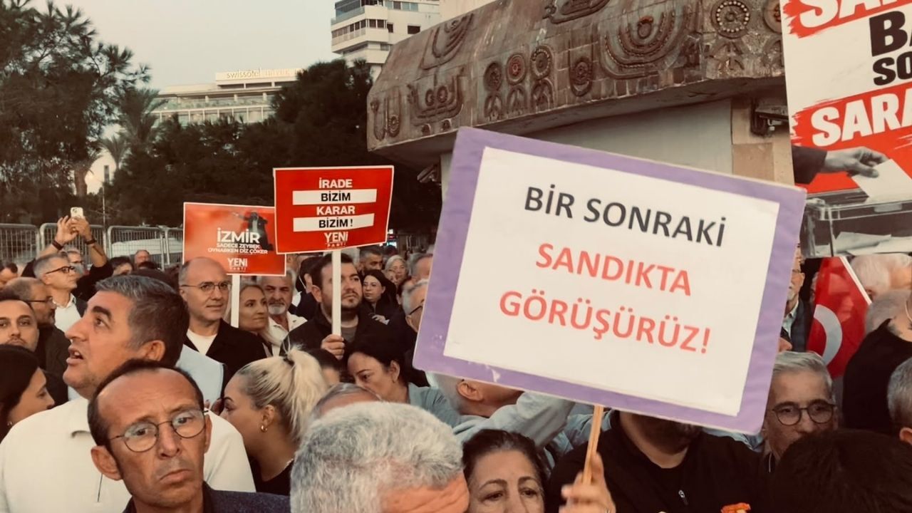 İzmir'de Cemil Tugay'a Tabutlu Protesto2