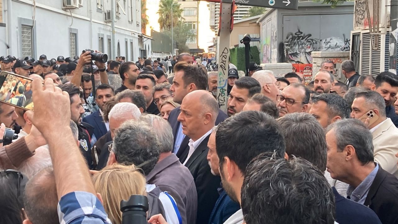 İzmir'de Ortak Yürüyüşe Polis Engeli Çağatay Güç Devrede1