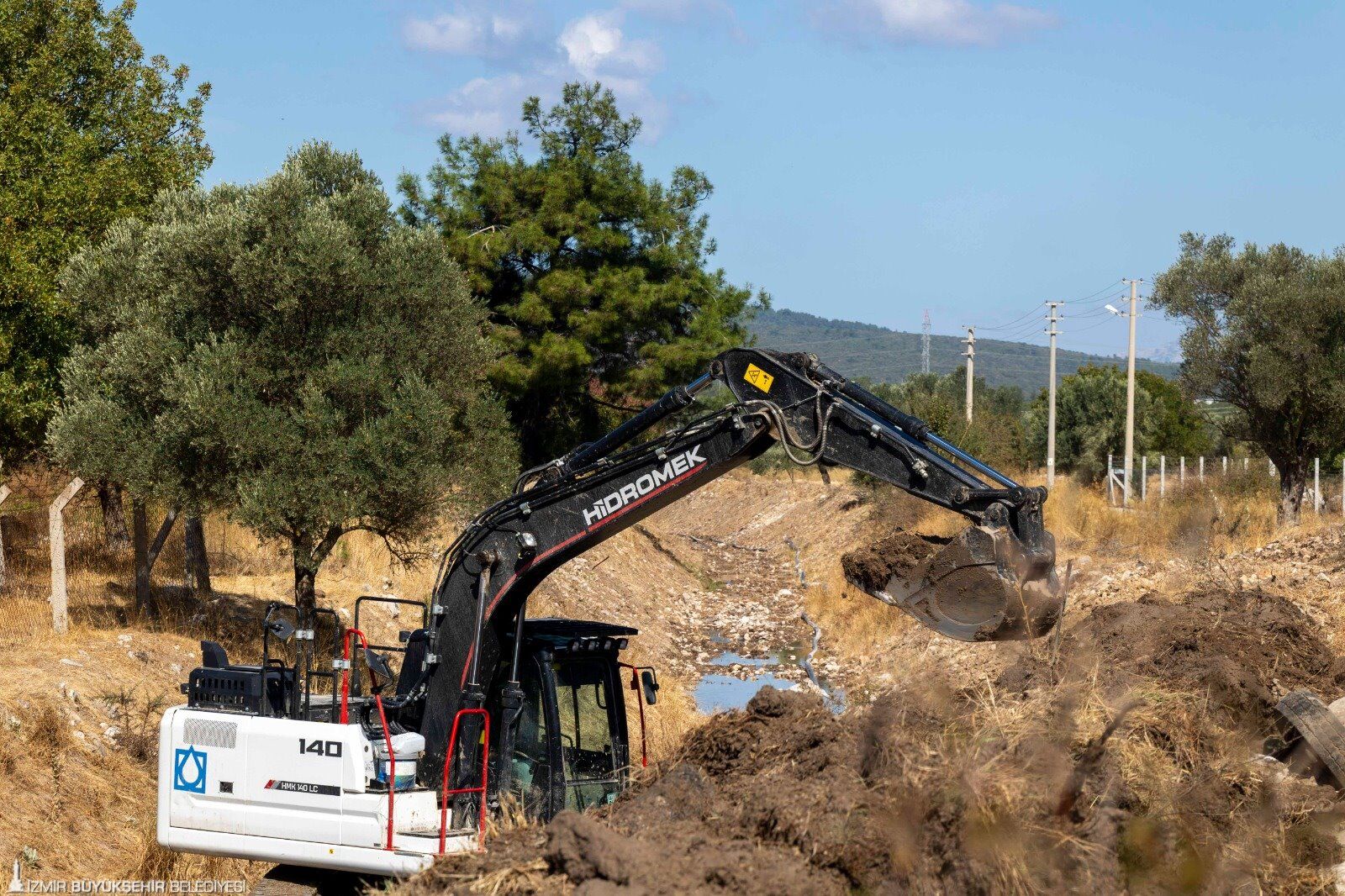 İzsu’dan Kış Hazırlığı 5 Ilçede Kanal Temizliği Sürüyor (3)