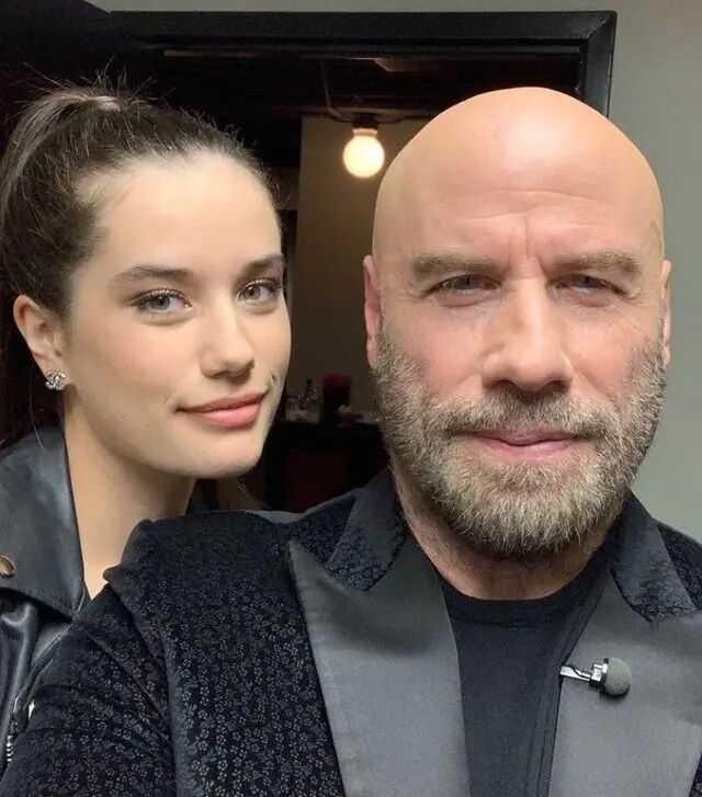 John Travolta'nın kızı podyuma çıktı! Paris'te tüm gözler onun üzerindeydi