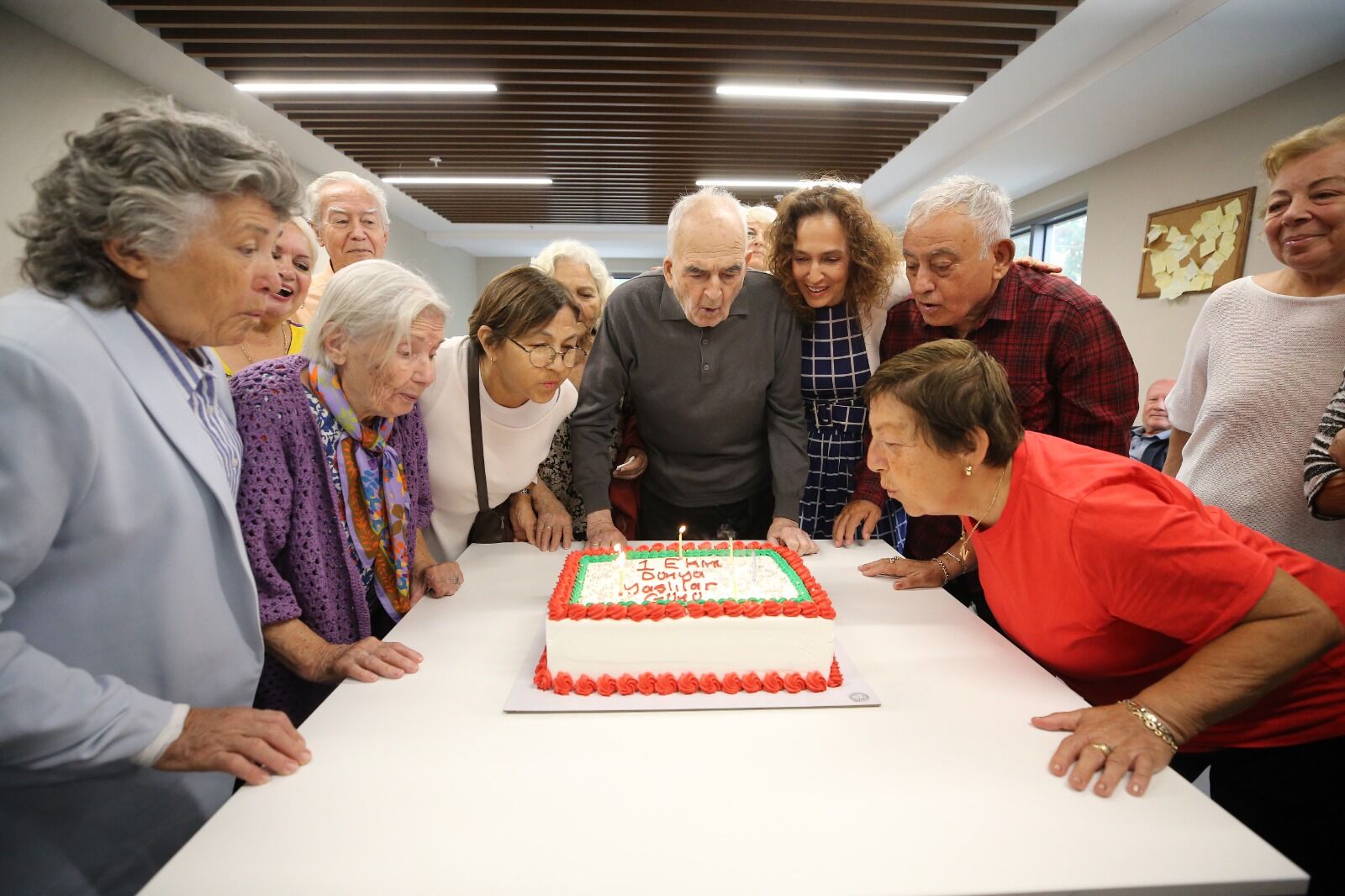 Karşıyaka’da Alzheimer Hastaları Ve Aileleri Unutulmadı (4)