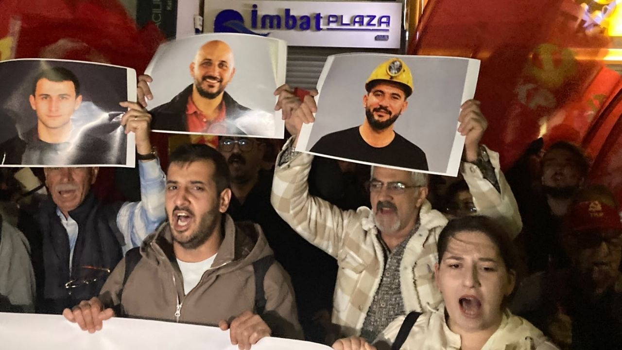 Soma’da Hayatını Kaybeden Madenciler Için Baret Bıraktılar Derhal Devletleştirilmeli1