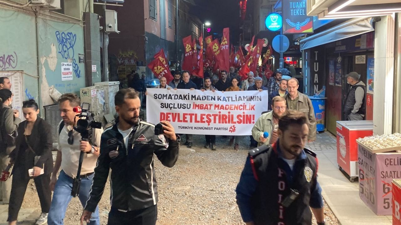Soma’da Hayatını Kaybeden Madenciler Için Baret Bıraktılar Derhal Devletleştirilmeli5