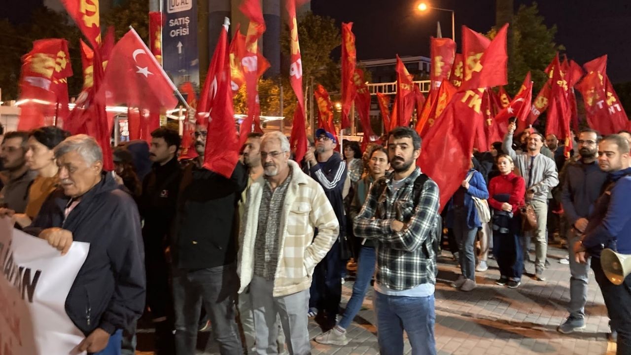 Soma’da Hayatını Kaybeden Madenciler Için Baret Bıraktılar Derhal Devletleştirilmeli8