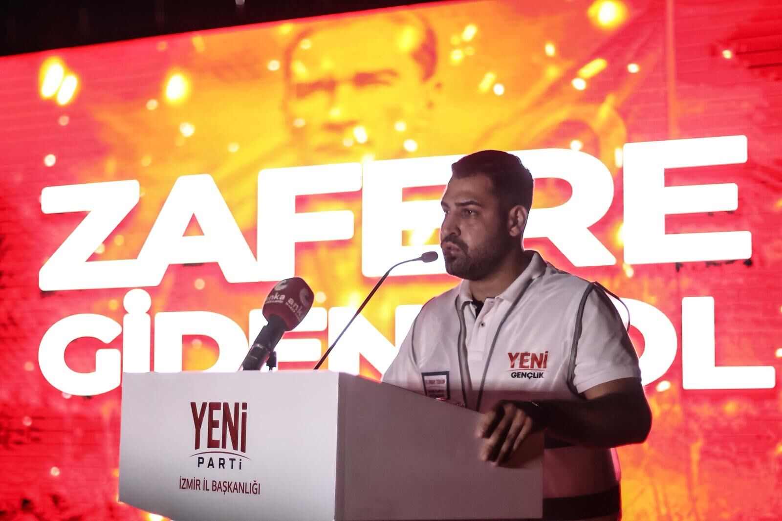 Tugay'a Bir Tepki De Yeni̇ Partili Gençlerden İzmirli Gençlerin Iradesine Ihanet Edildi (2)
