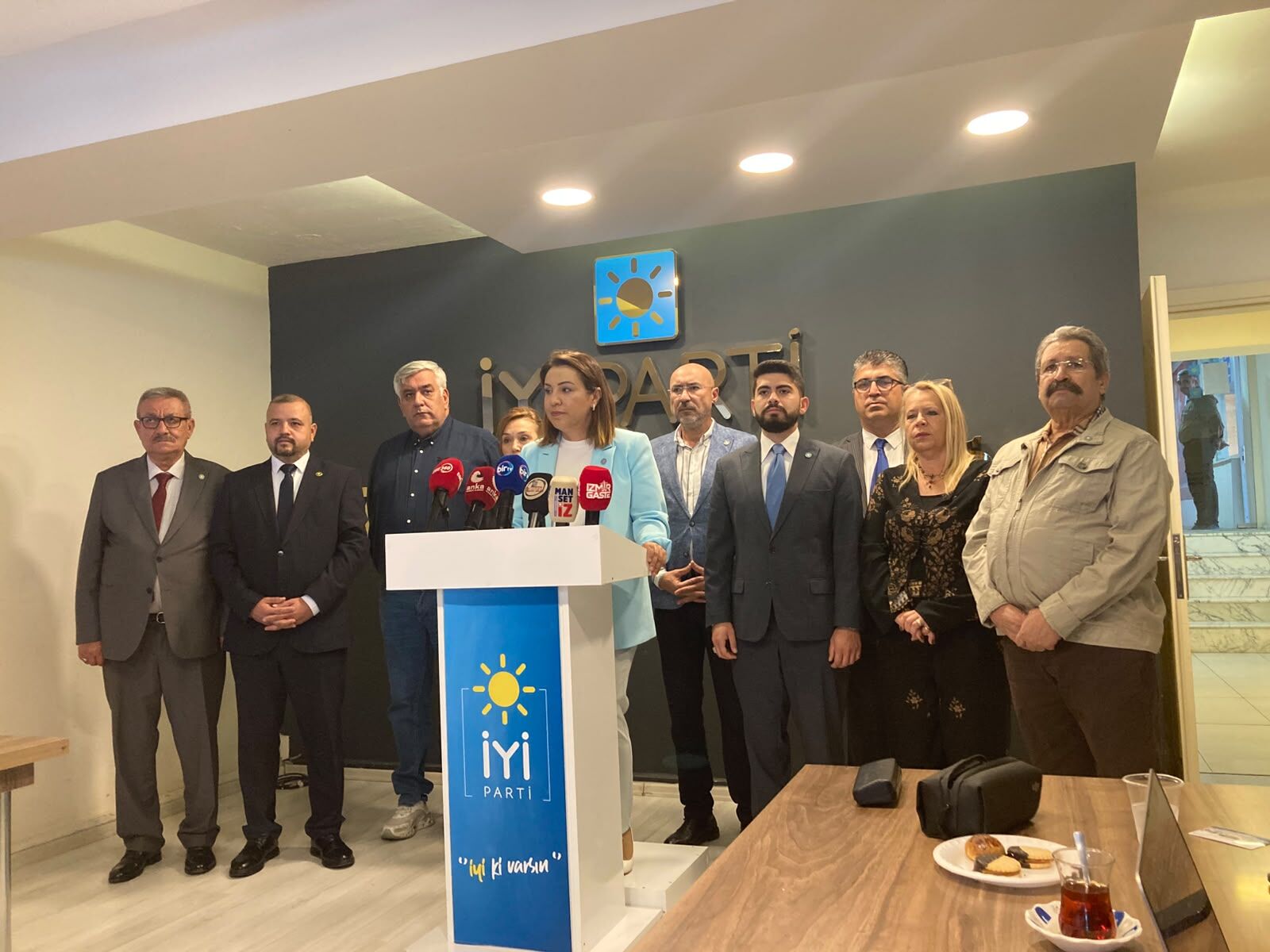 Tugay’ın Parti Değişikliğine Ülkü Doğan’dan Hodri Meydan “Bir Belediye Başkanını Aldınız, İzmir’i Değil!” (2)