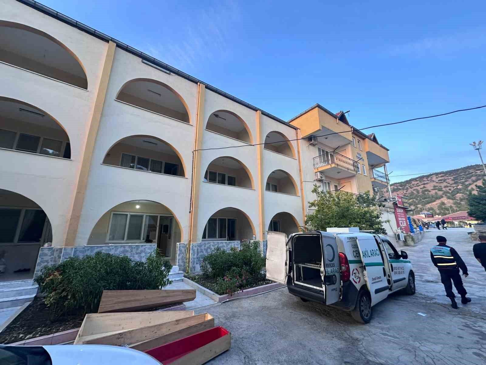 Yaşlı Çift Ölü Bulundu (2)