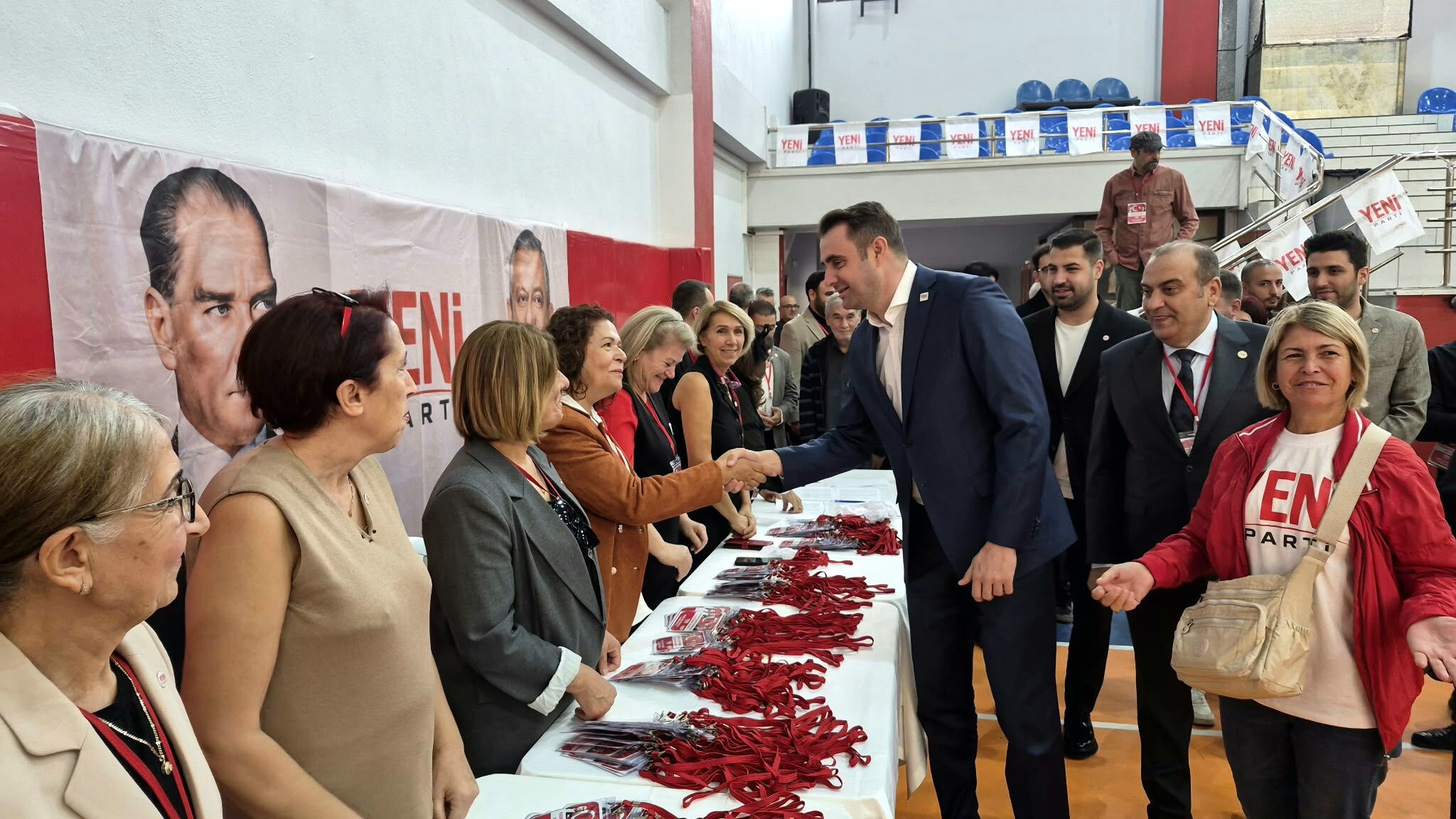 Yeni̇ Parti İzmir’de Ilk Kongre Balçova’da Yapıldı (2)